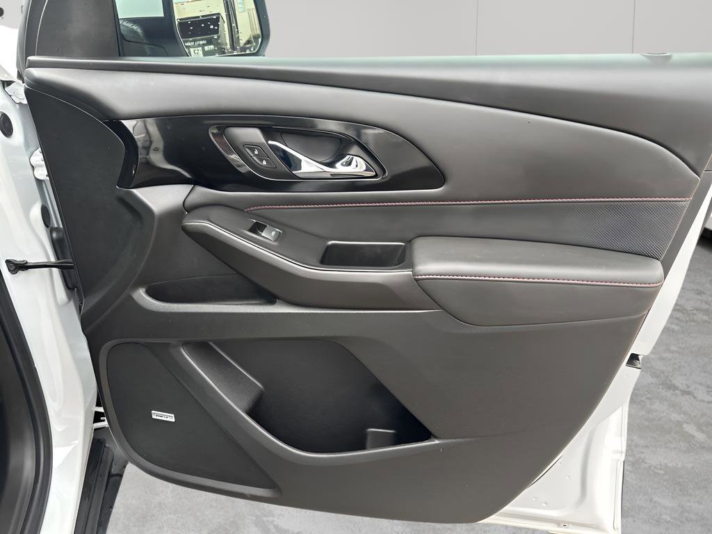 Used 2023 Chevrolet Traverse RS image 10