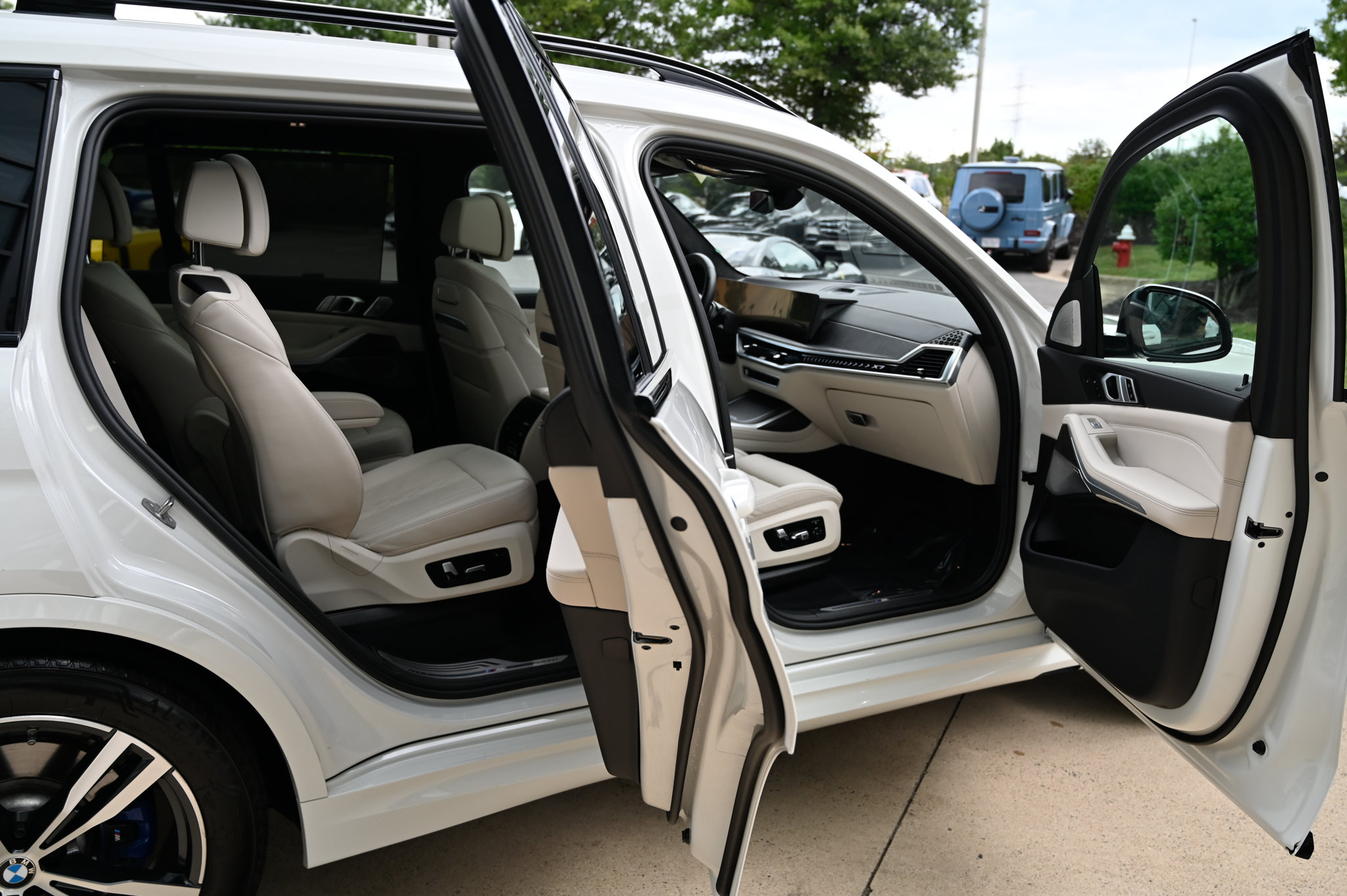 Used 2023 BMW X7 xDrive40i w/ Executive Package AWD/4WD image 57
