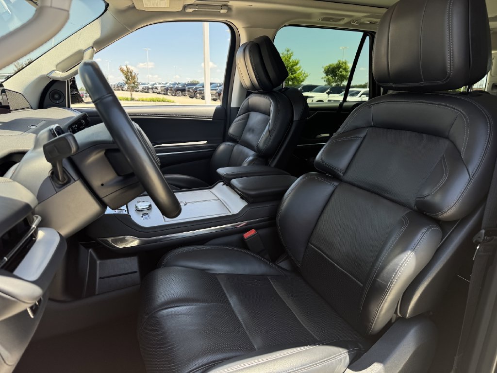 Used 2025 Lincoln Navigator Reserve AWD/4WD image 23