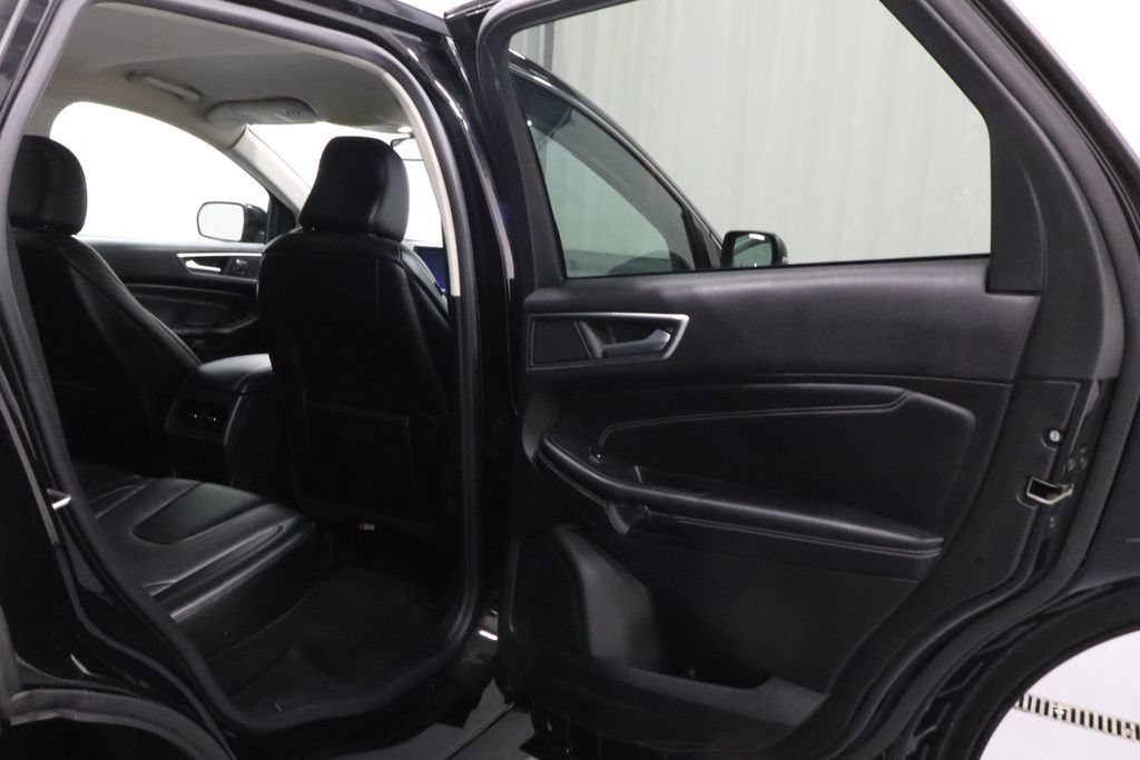 Used 2022 Ford Edge Titanium AWD/4WD image 16