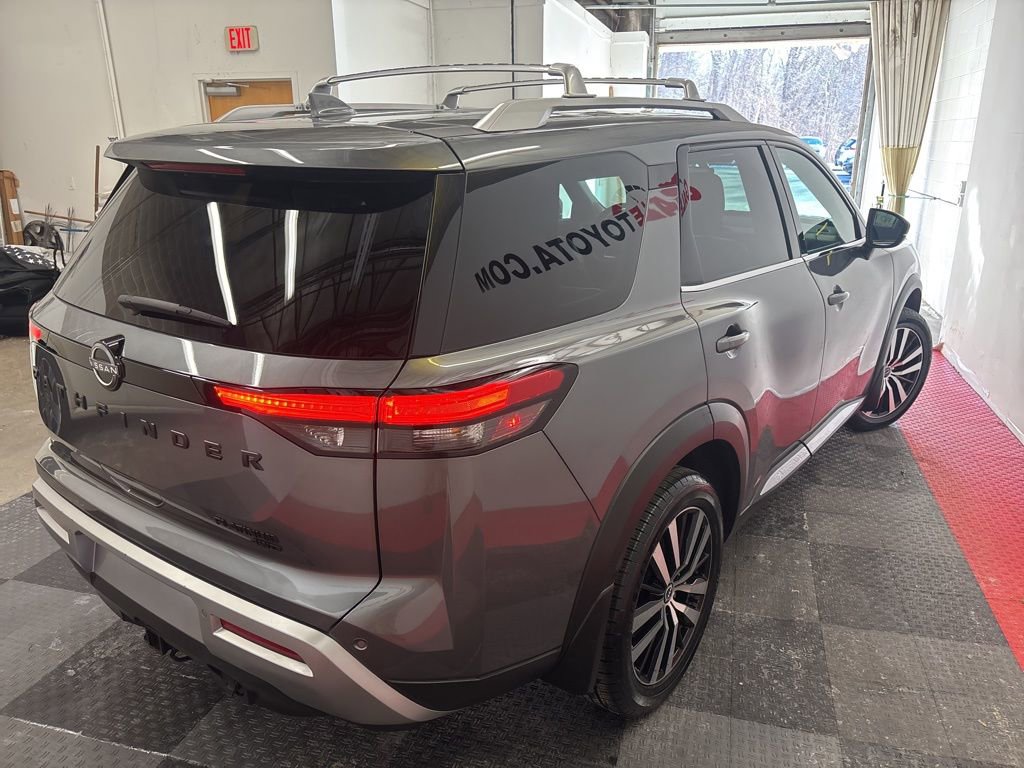 Used 2024 Nissan Pathfinder Platinum w/ Black Appearance Package image 10