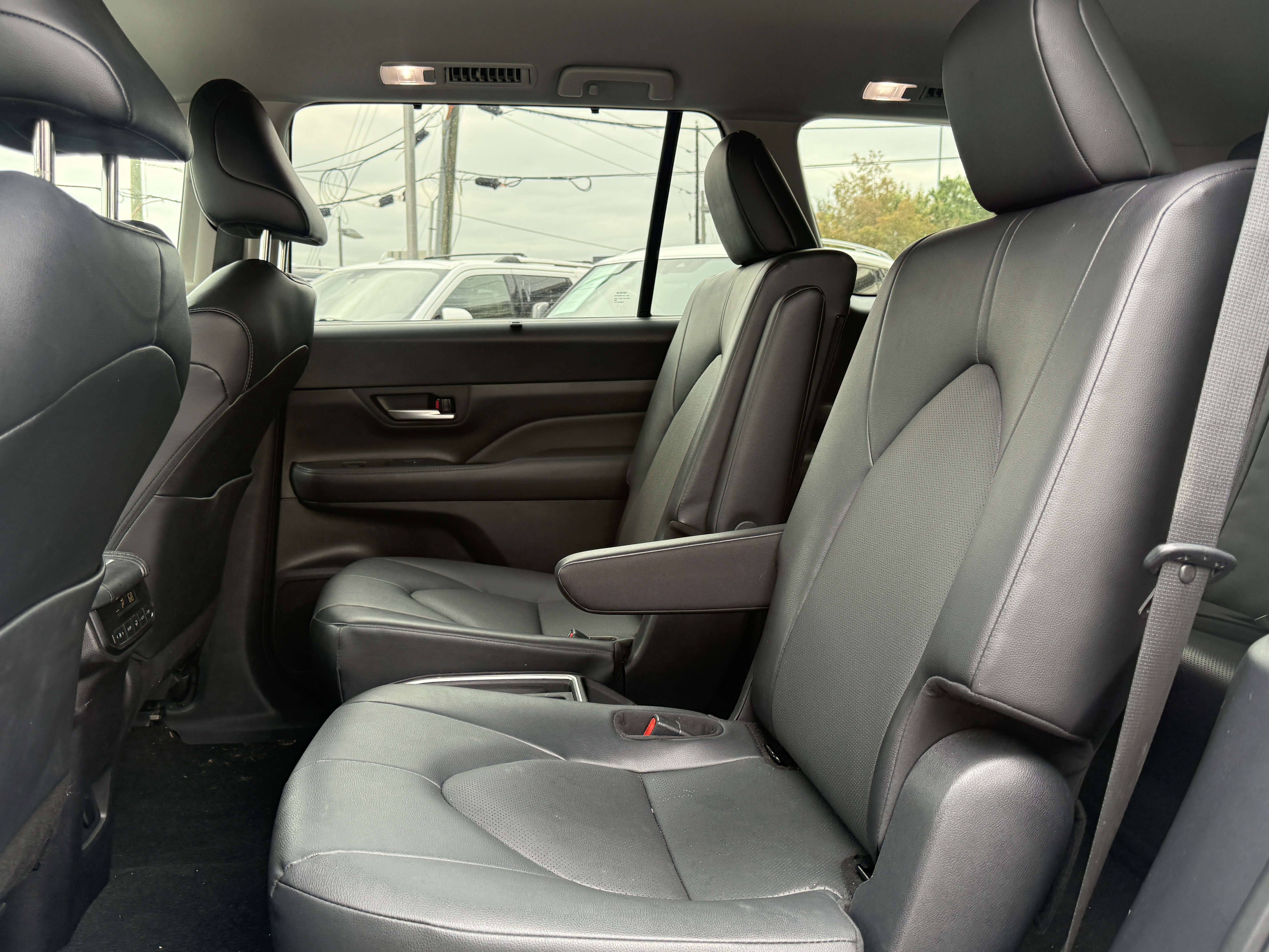 Used 2025 Toyota Grand Highlander FWD image 15