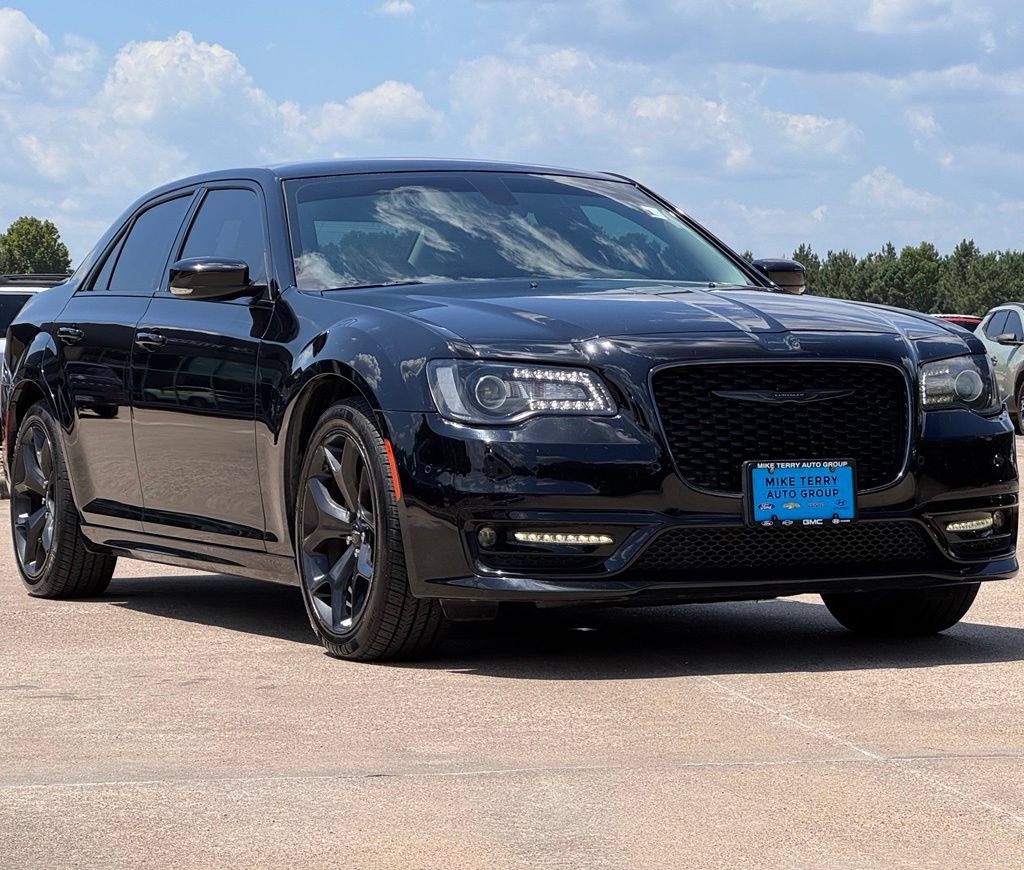 Used 2022 Chrysler 300 Touring L RWD image 9