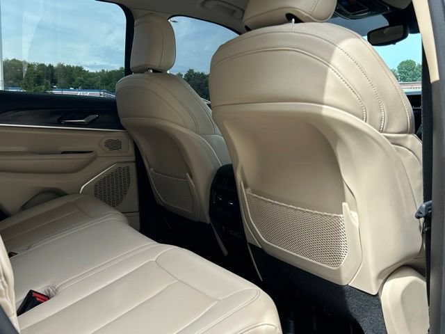 Used 2022 Jeep Grand Cherokee Limited AWD/4WD image 37