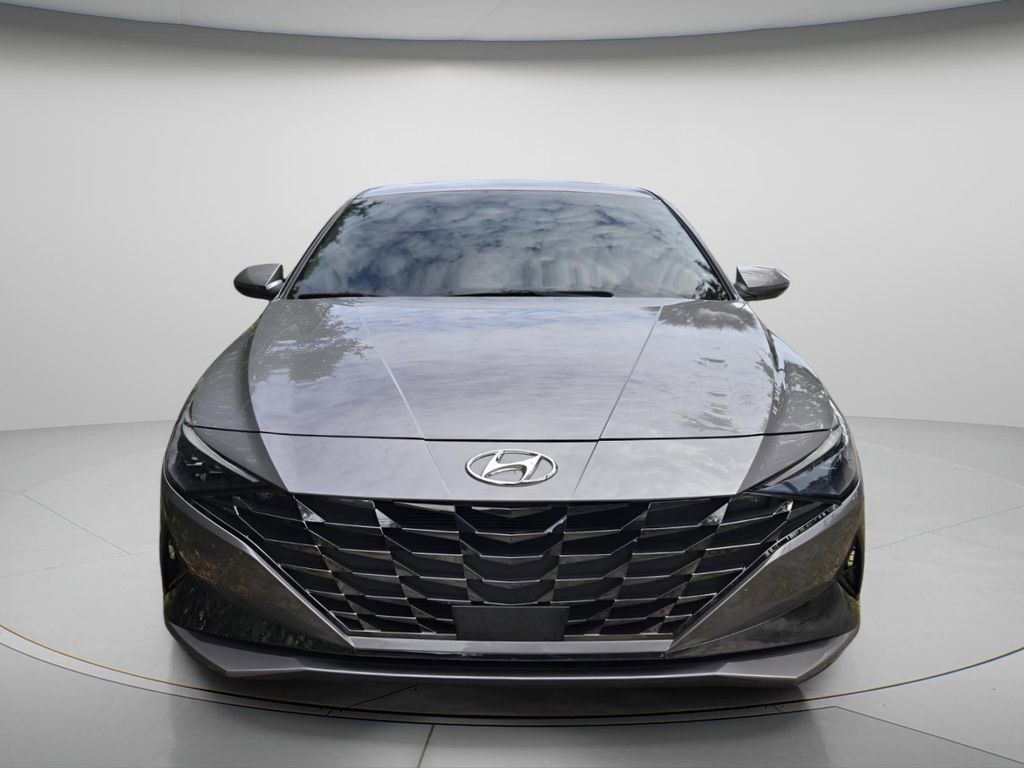 Used 2022 Hyundai Elantra Limited FWD image 3
