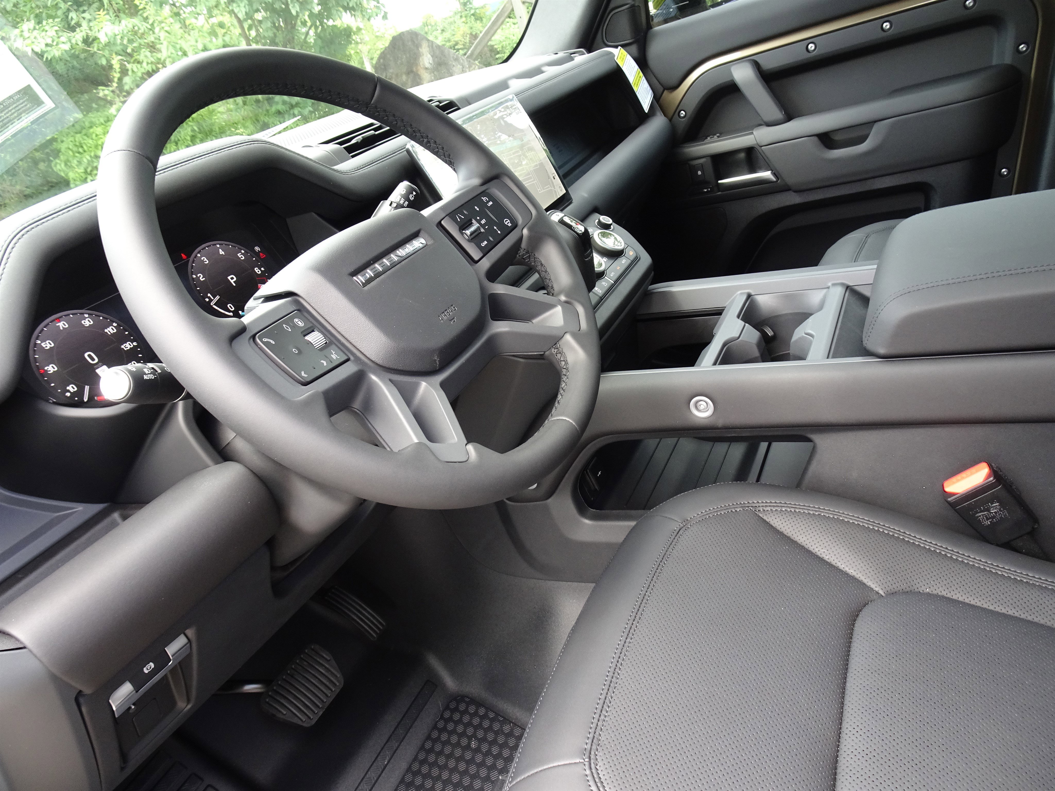 New 2025 Land Rover Defender 110 S image 18