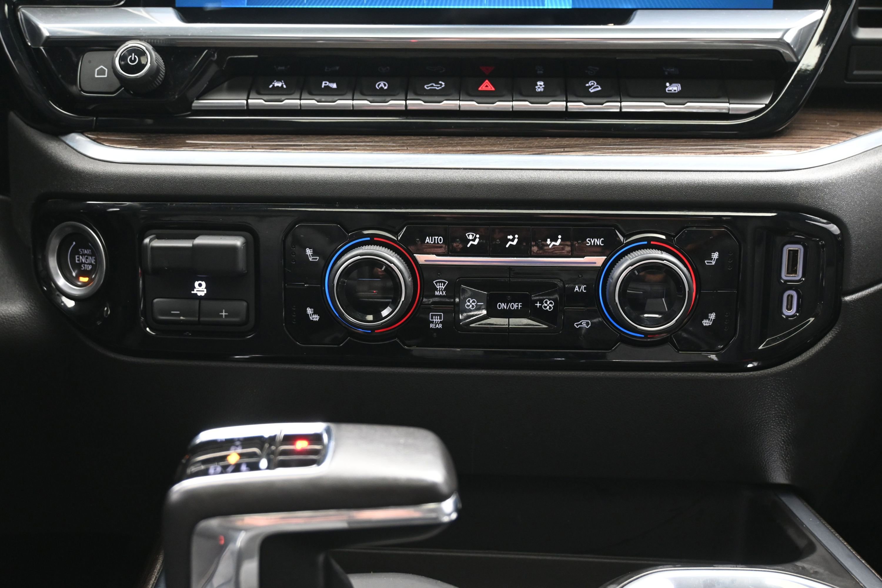 Used 2022 Chevrolet Silverado 1500 LT Trail Boss w/ LT Trail Boss Premium Package AWD/4WD image 36