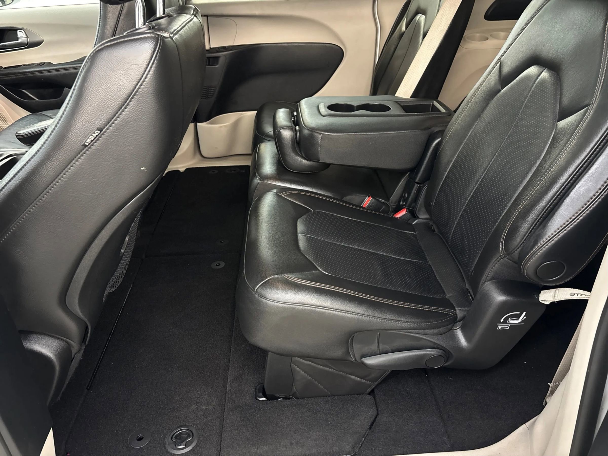Used 2020 Chrysler Pacifica Touring-L FWD image 14