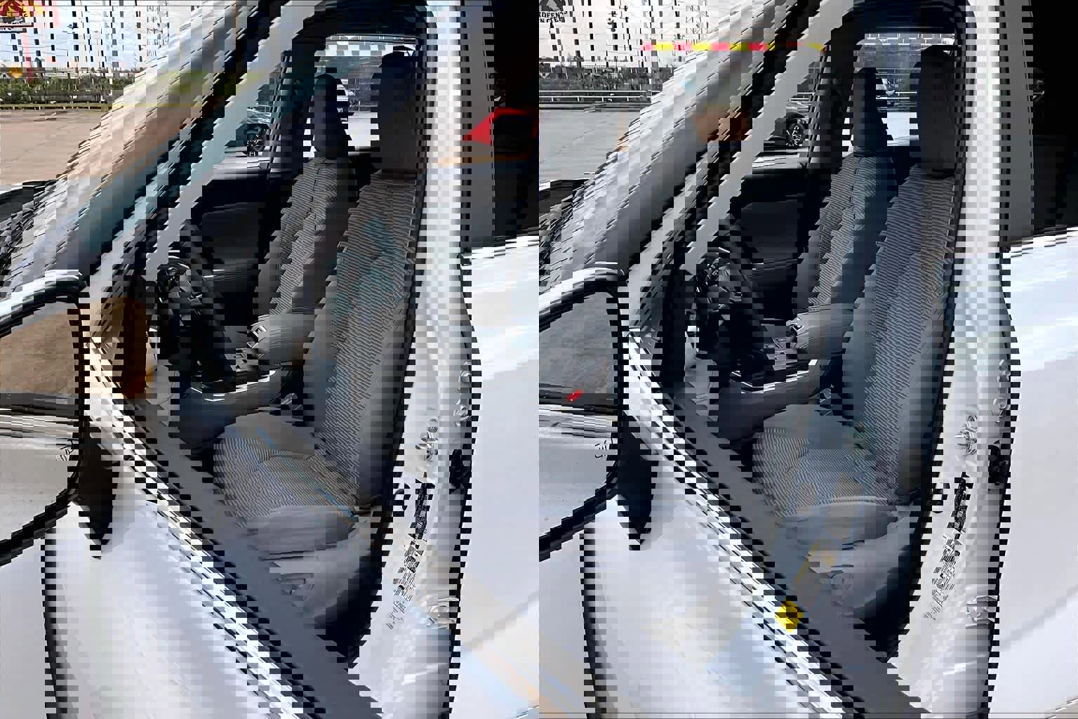 Used 2023 Toyota Highlander LE image 6