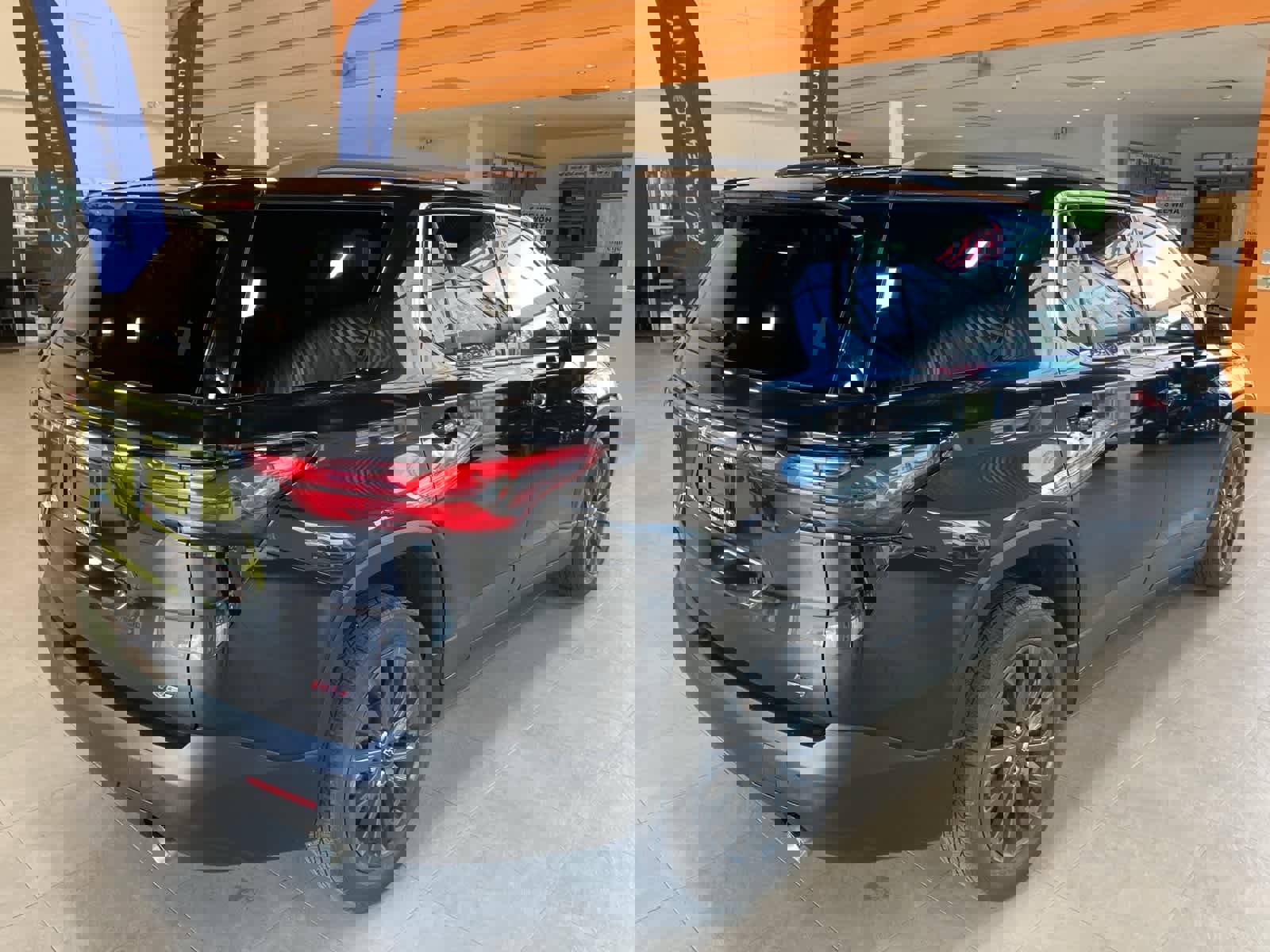 Used 2022 Chevrolet Traverse RS w/ LPO, Floor Liner Package image 5