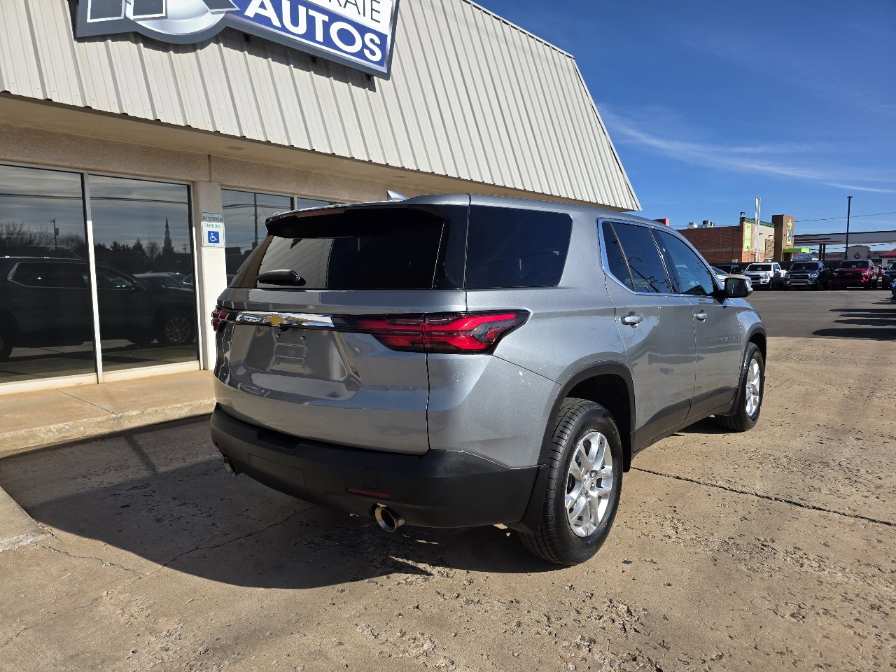 Used 2023 Chevrolet Traverse LS w/ Safety Package image 8
