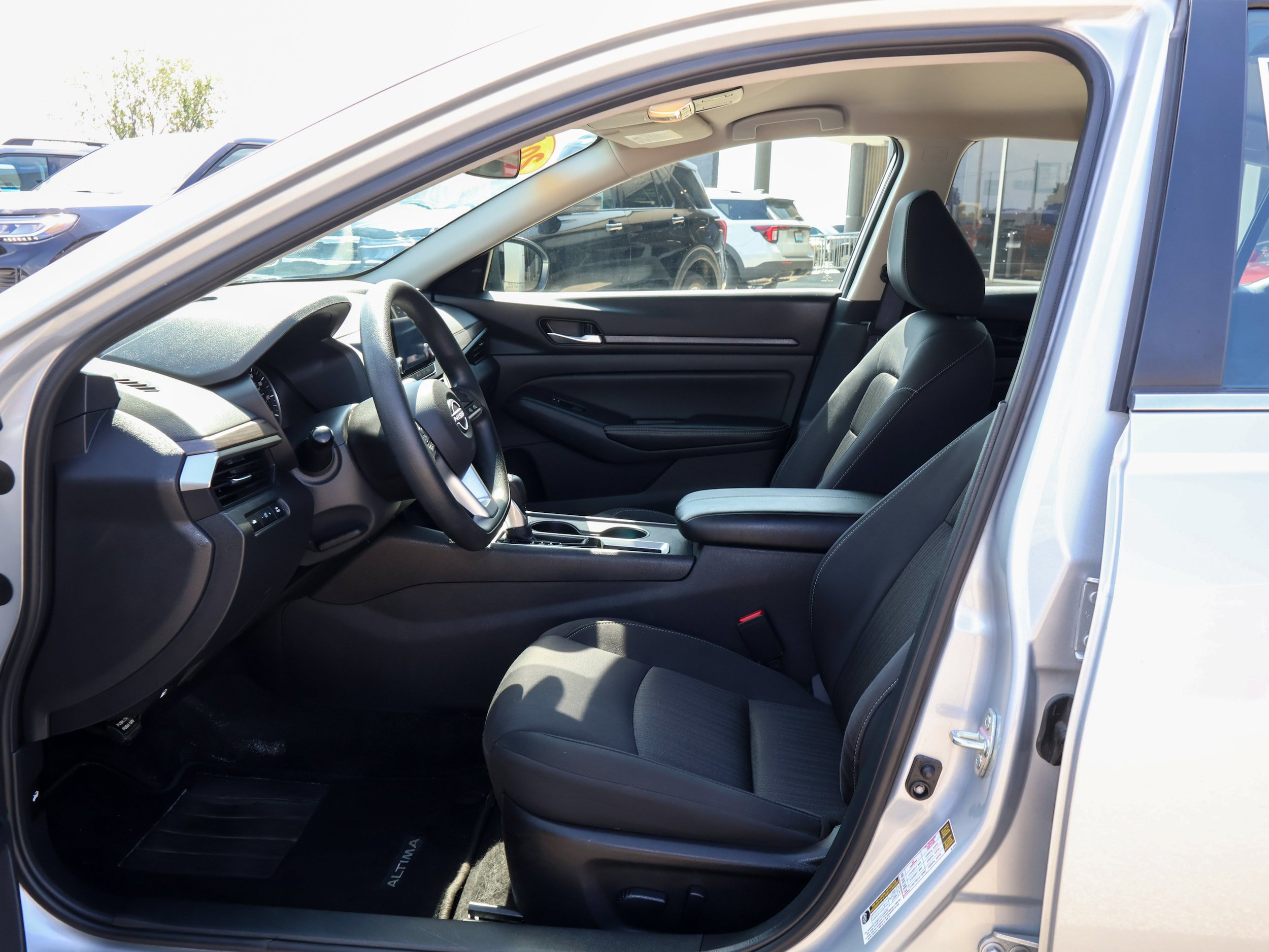 Used 2025 Nissan Altima 2.5 SV FWD image 10