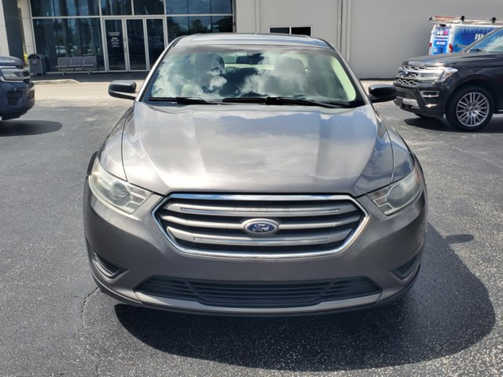 Used 2014 Ford Taurus SE FWD video 2