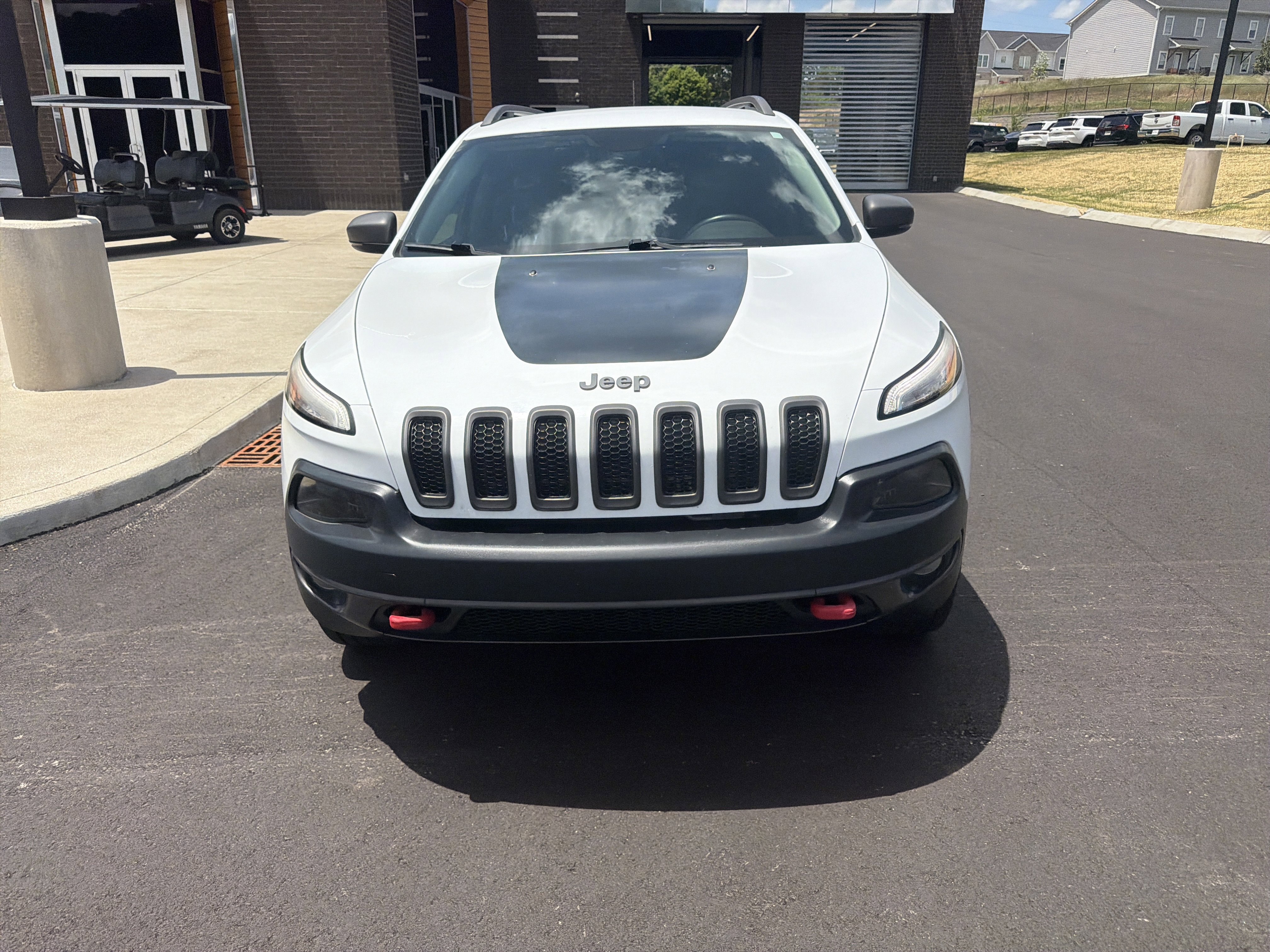 Used 2016 Jeep Cherokee Trailhawk w/ Comfort/Convenience Group AWD/4WD image 3