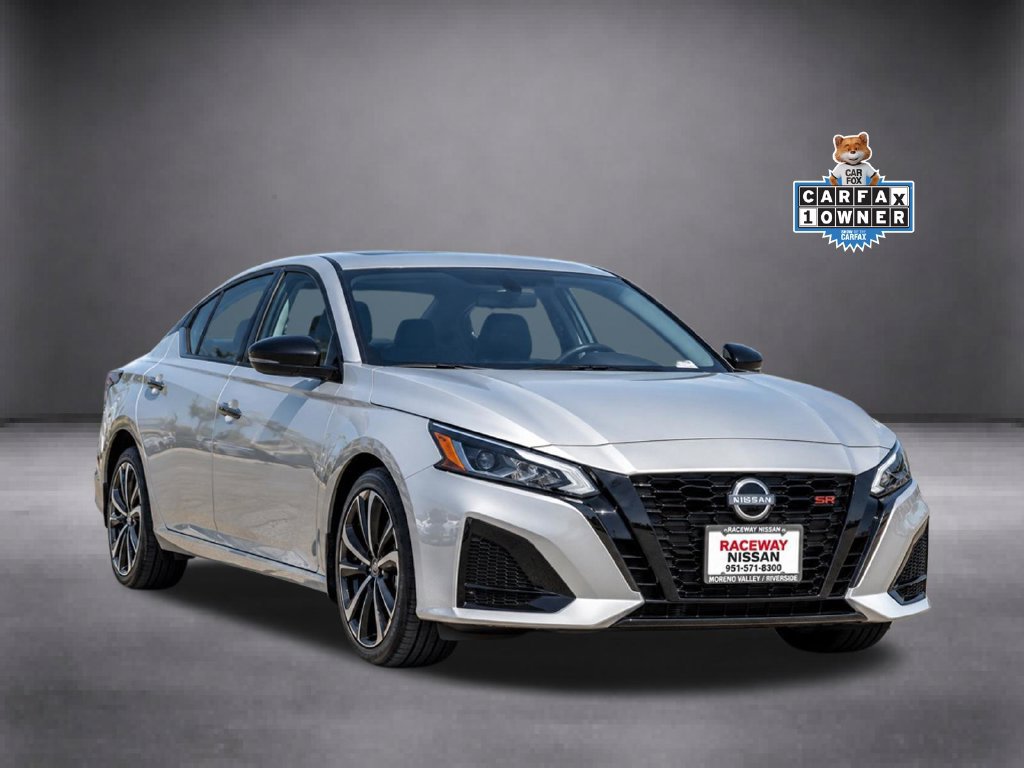 Used 2023 Nissan Altima 2.5 SR FWD image 2
