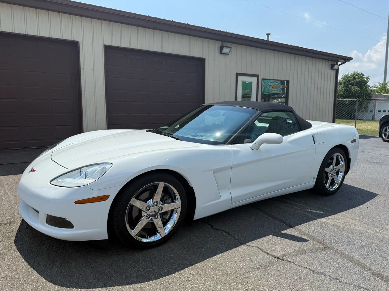 Used 2006 Chevrolet Corvette Convertible w/ Preferred Equipment Group image 2