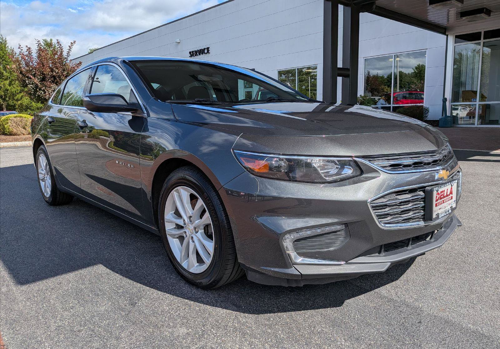 Used 2018 Chevrolet Malibu LT FWD image 3