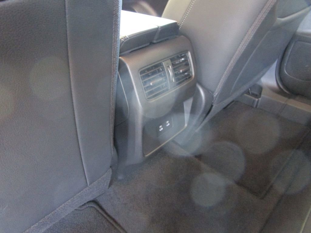 Used 2025 Nissan Rogue SL AWD/4WD image 17