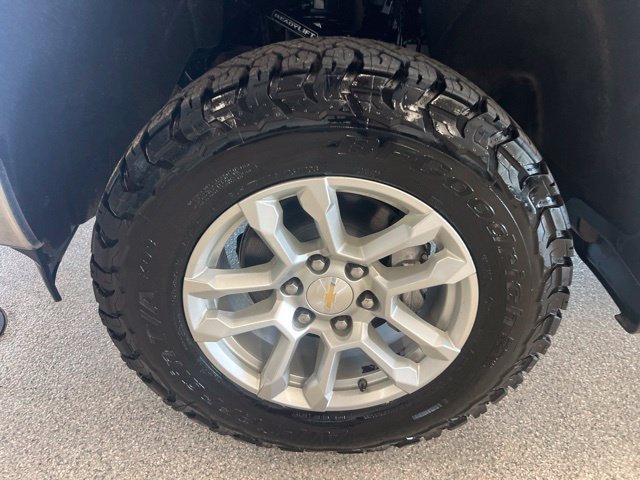 Used 2024 Chevrolet Silverado 1500 LT w/ Z71 Off-Road Package AWD/4WD image 9