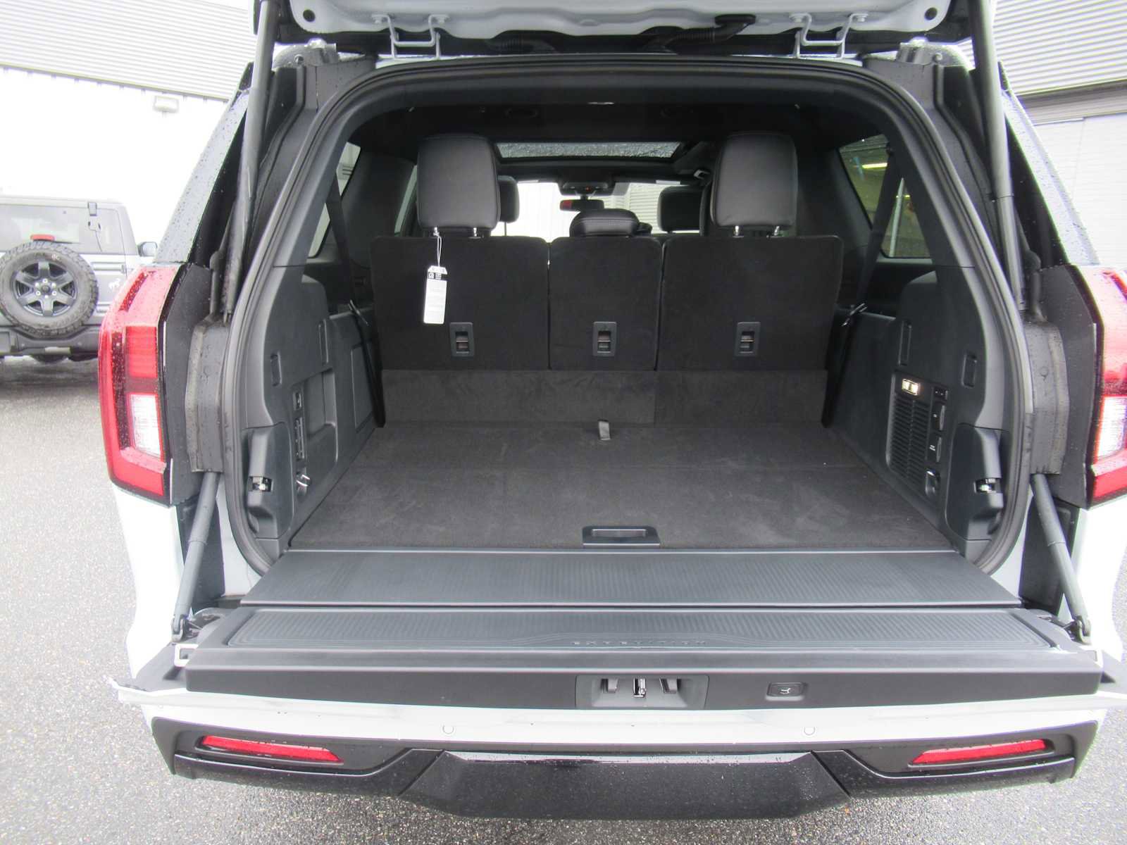 New 2025 Ford Expedition Max Platinum w/ Stealth Performance Package image 18