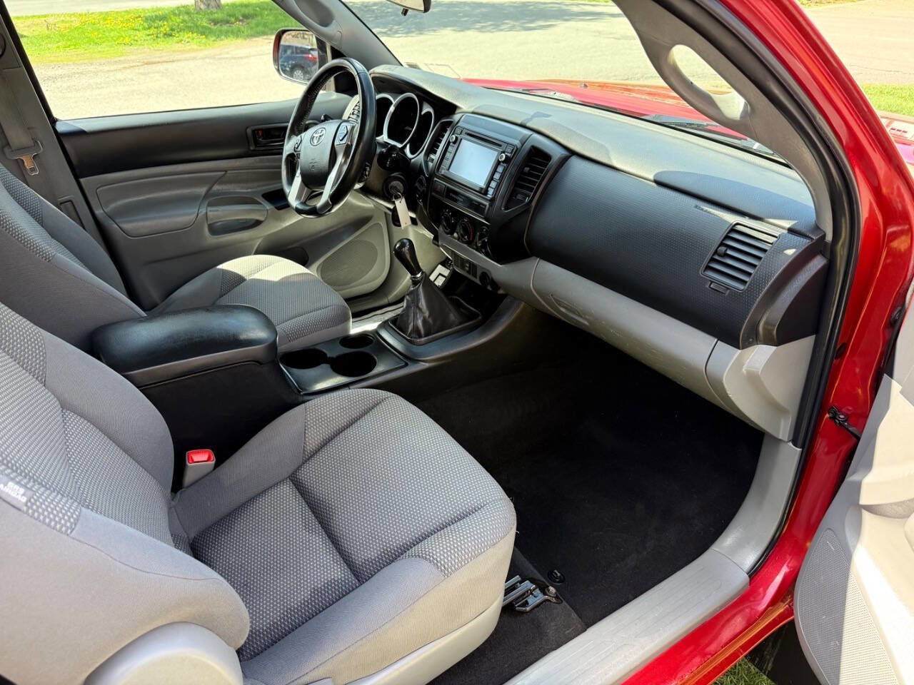 Used 2015 Toyota Tacoma 4x4 Access Cab w/ Convenience Package image 10