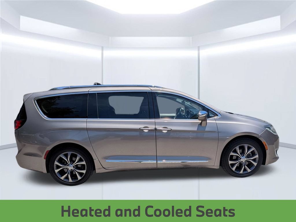 Used 2017 Chrysler Pacifica Limited FWD image 8