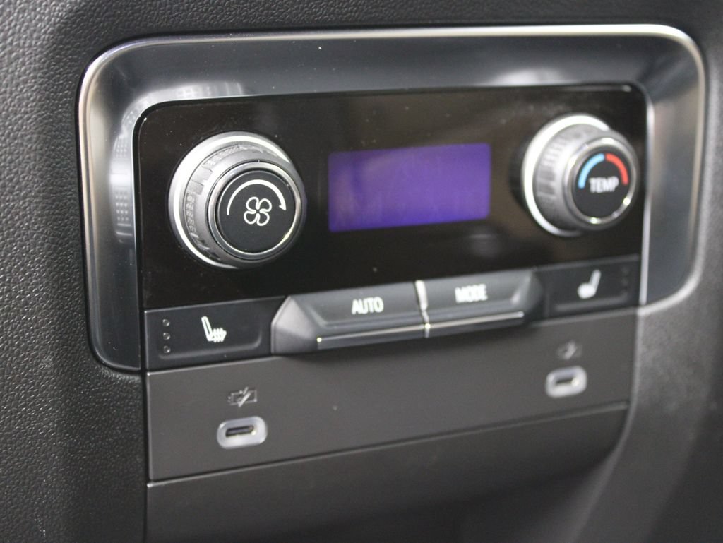 Used 2024 Chevrolet Suburban Premier AWD/4WD image 18
