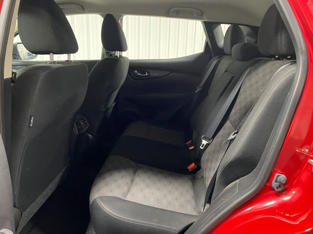 Used 2018 Nissan Rogue Sport SV w/ SV All-Weather Package AWD/4WD image 10