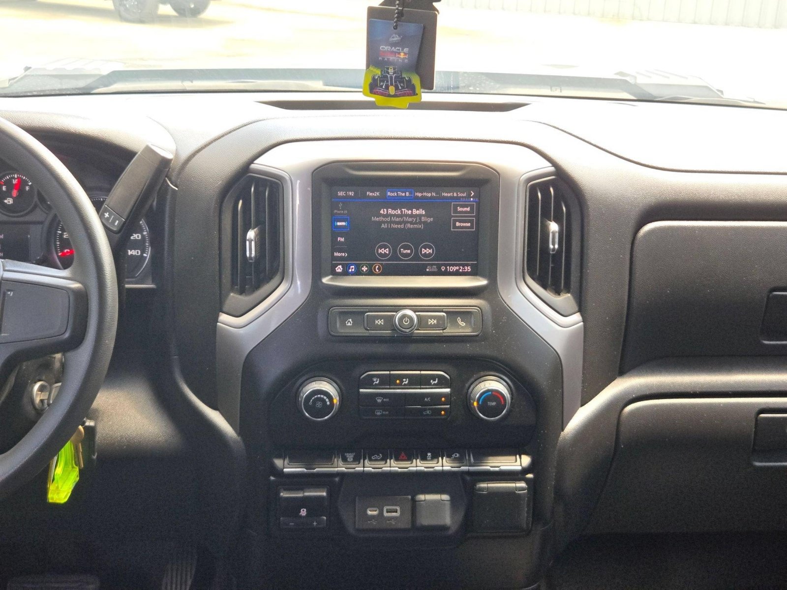 Used 2022 Chevrolet Silverado 2500 Custom w/ Custom Value Package AWD/4WD image 16