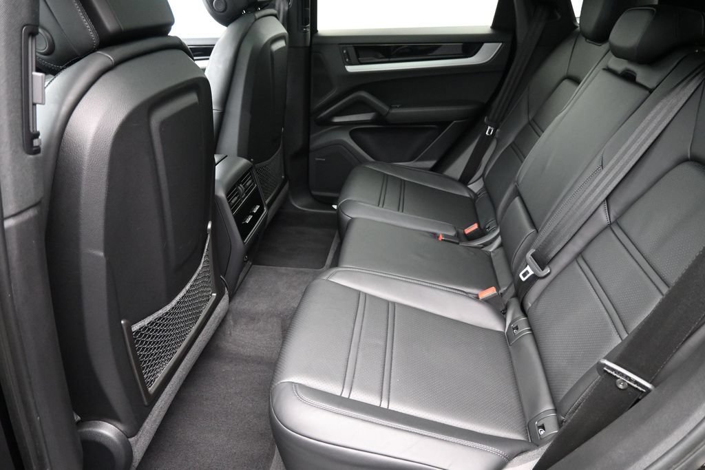 Certified 2024 Porsche Cayenne Coupe AWD/4WD image 7