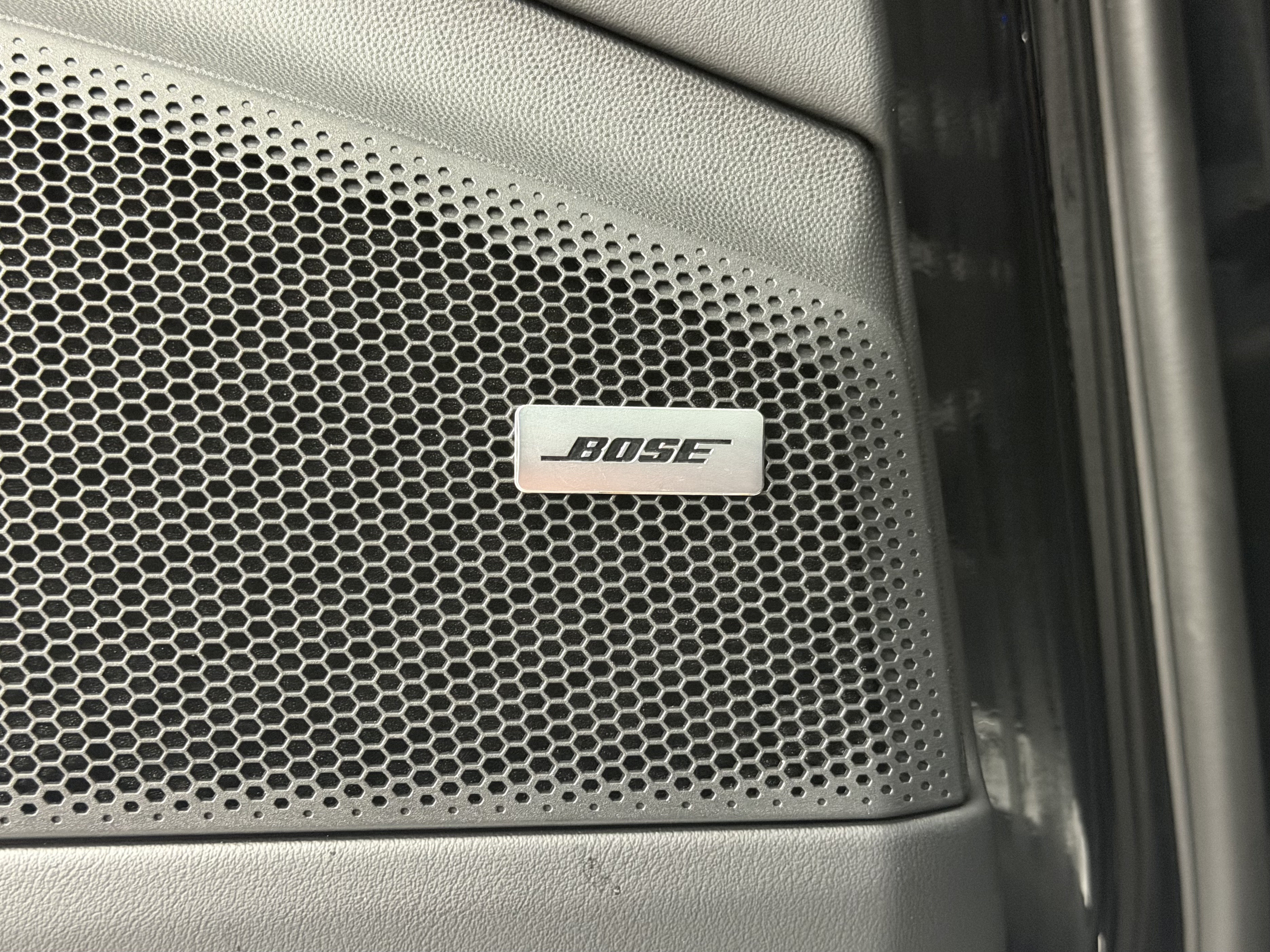 Certified 2025 Porsche Macan Electric RWD image 31