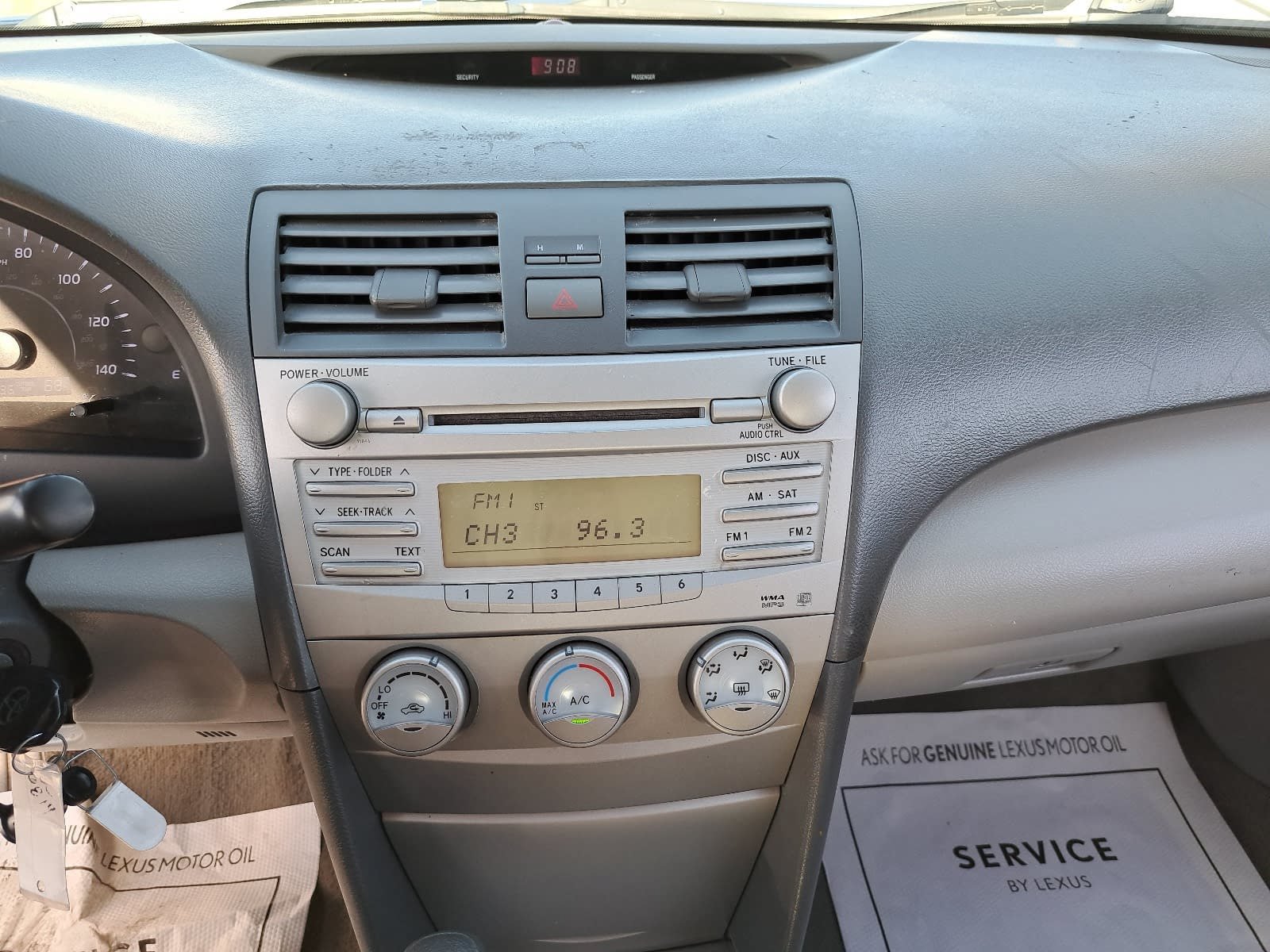 Used 2011 Toyota Camry LE FWD image 19