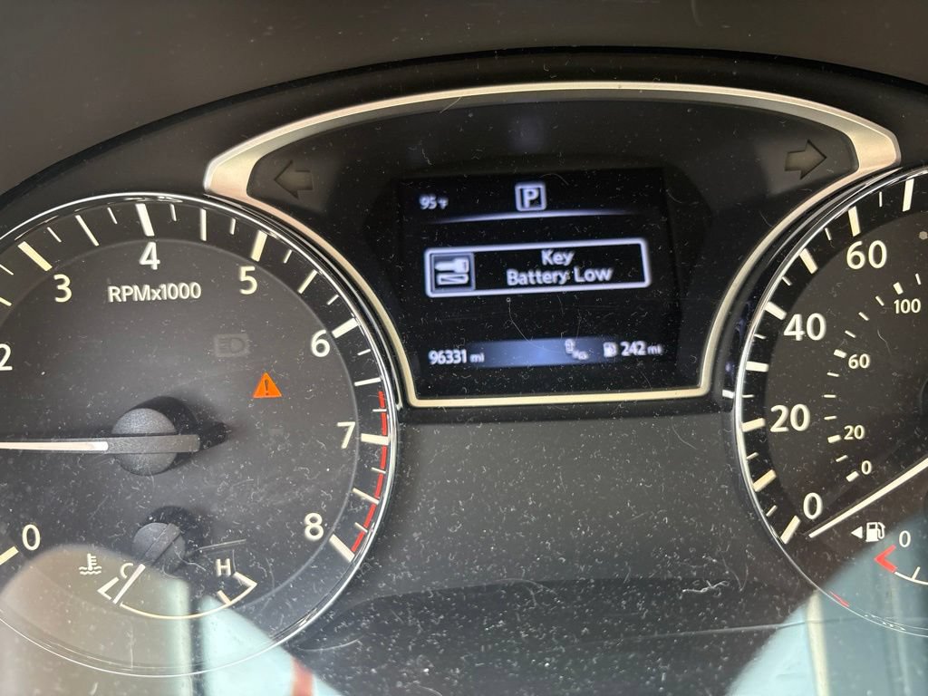 Used 2016 Nissan Altima 2.5 SV w/ Convenience Package FWD image 2
