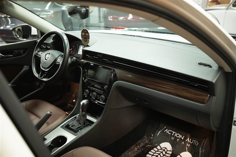 Used 2020 Volkswagen Passat 2.0T SEL image 14