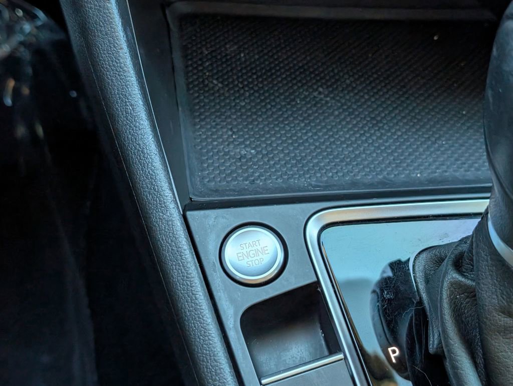 Used 2019 Volkswagen Jetta SEL Premium image 17