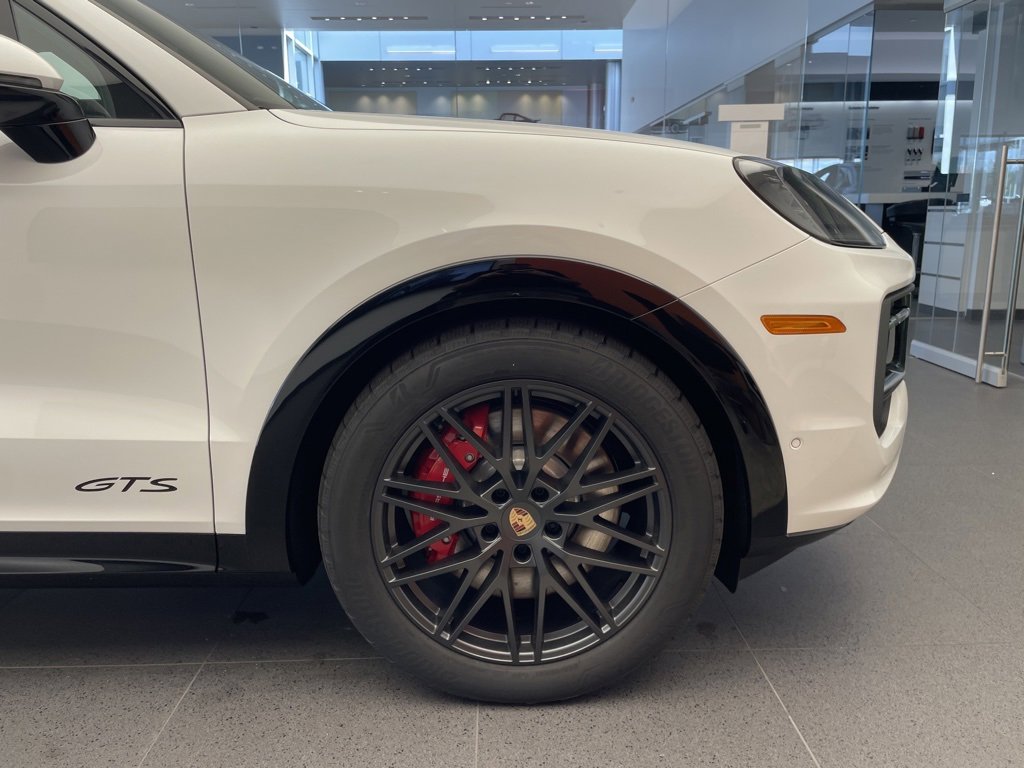 New 2026 Porsche Cayenne GTS image 9