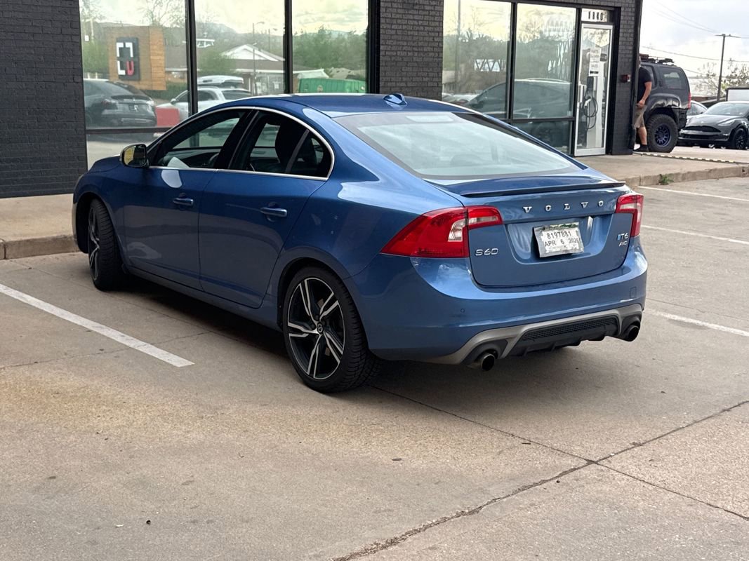 Used 2017 Volvo S60 T6 R-Design Platinum image 3