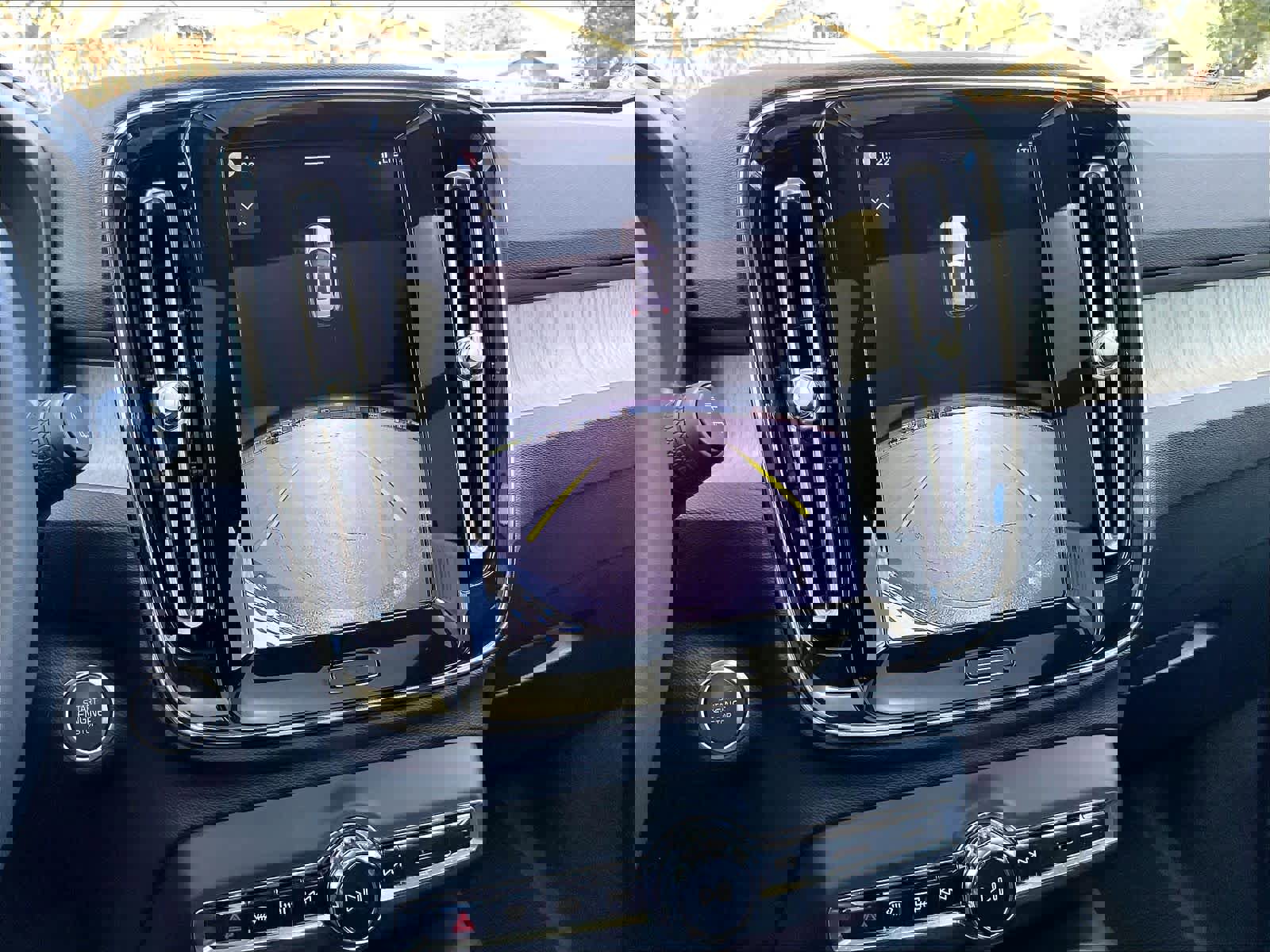 Used 2023 Volvo XC40 B5 Plus w/ Protection Package Premier image 23