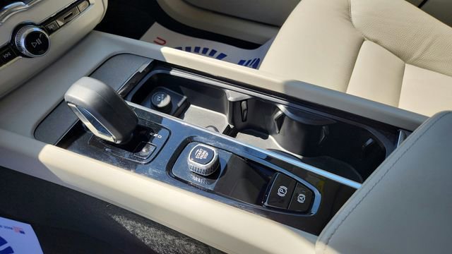 Used 2023 Volvo XC60 B5 Plus FWD image 15