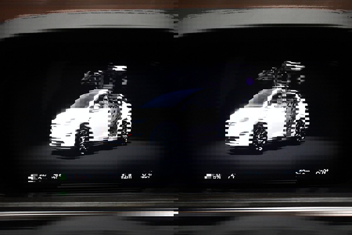 Used 2023 Tesla Model X 7 Seater AWD Driving Com 4 image 41