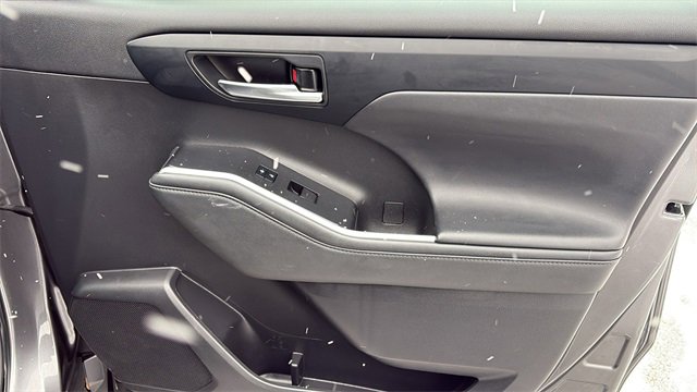 Used 2022 Toyota Highlander XLE image 37