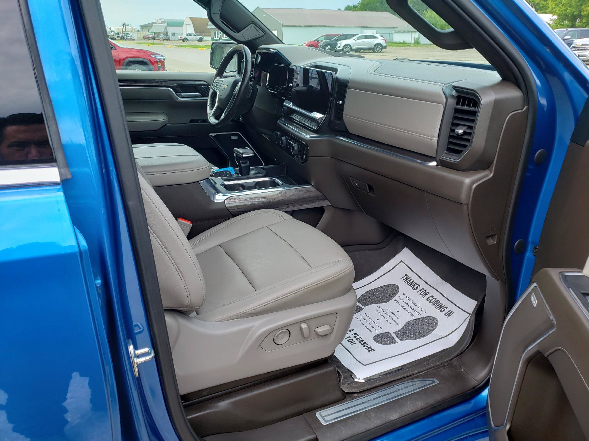 Used 2023 Chevrolet Silverado 1500 LTZ AWD/4WD image 10