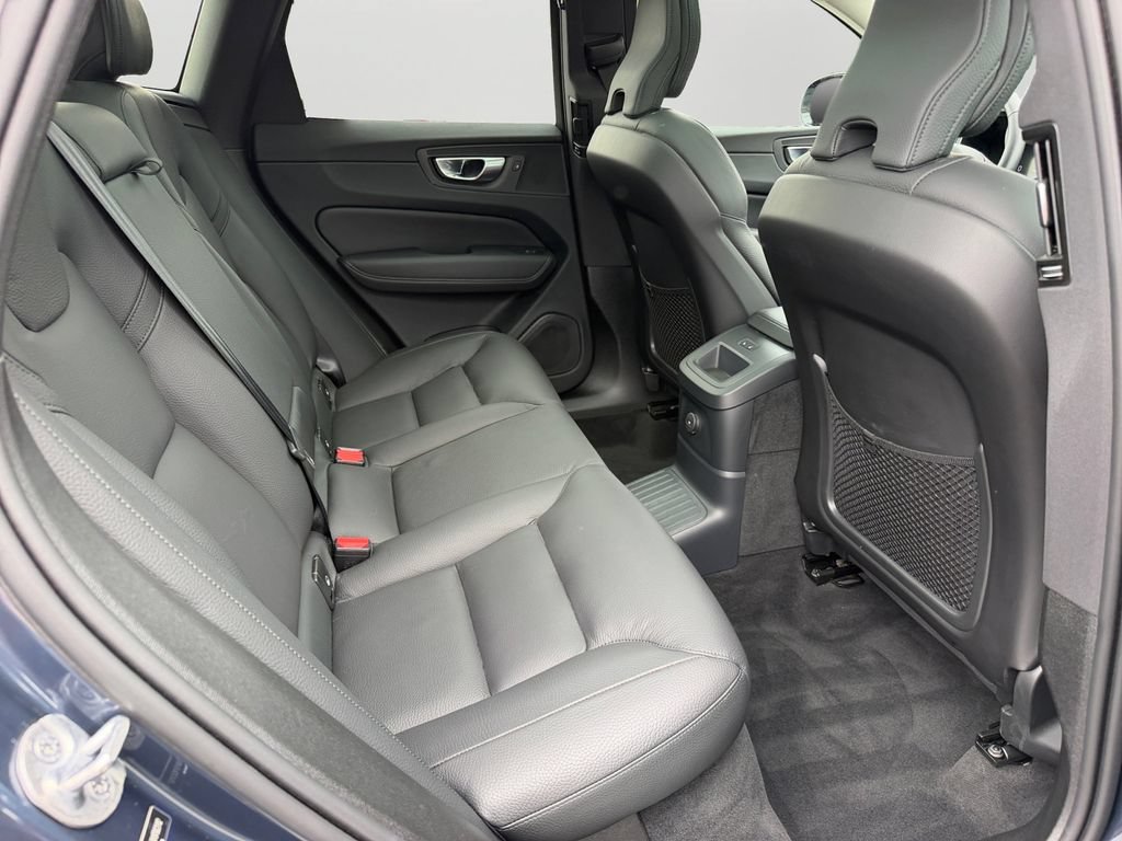 Certified 2024 Volvo XC60 T8 Plus w/ Climate Package AWD/4WD image 9