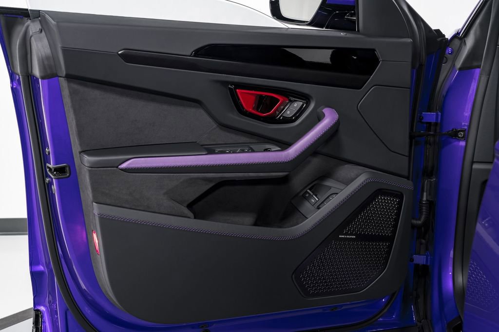 Used 2025 Lamborghini Urus SE image 9