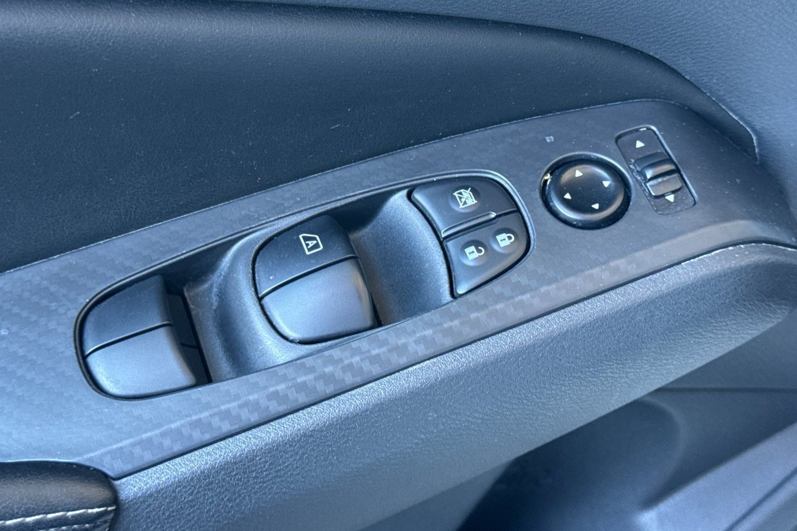 Used 2025 Nissan Altima 2.5 SV FWD image 14