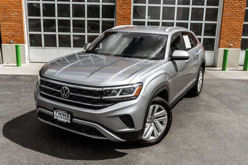 Used 2022 Volkswagen Atlas Cross Sport SE AWD/4WD image 2