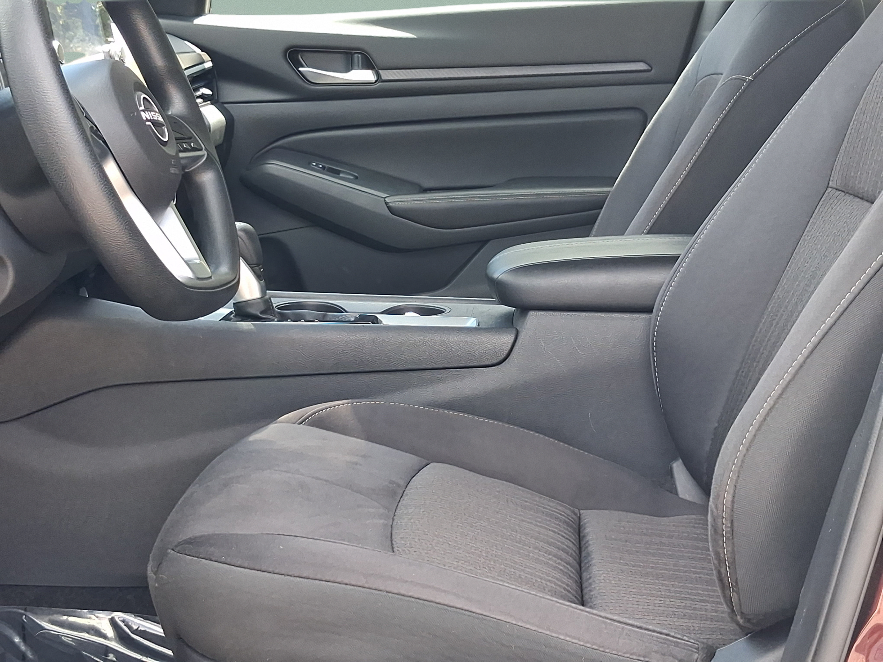 Used 2025 Nissan Altima 2.5 SV FWD image 12