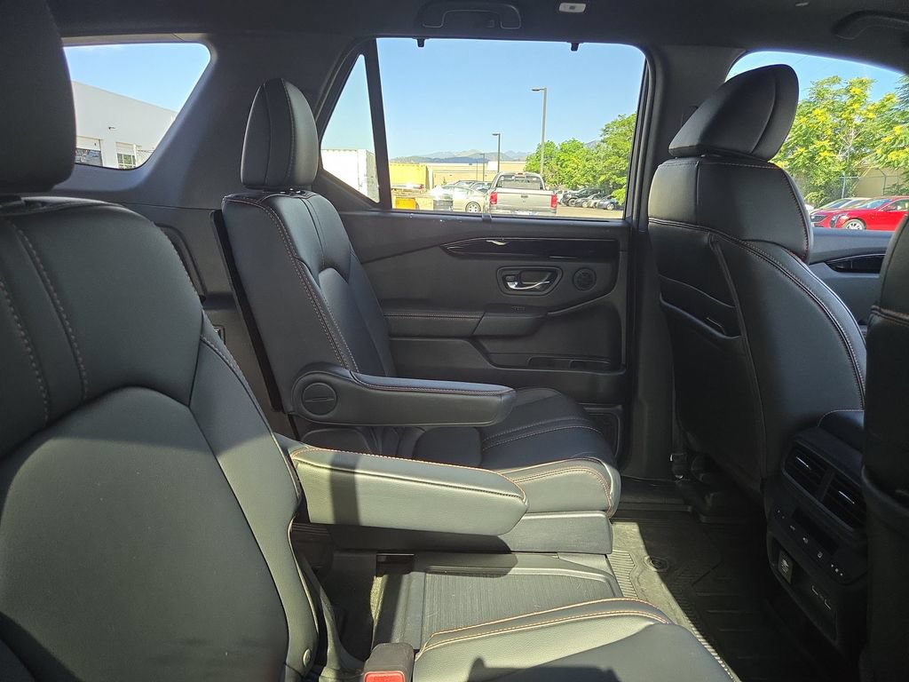 Used 2023 Honda Pilot TrailSport image 5