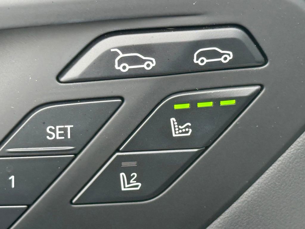 Used 2026 BMW X6 xDrive40i w/ Climate Comfort Package image 26