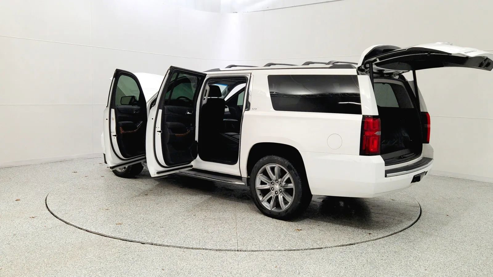 Used 2015 Chevrolet Suburban LTZ image 11